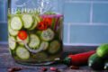 Zure komkommersalade (acar ketimun)