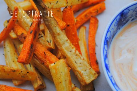 Pastinaakfrietjes uit de oven met pittige mayonaise