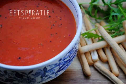 Soep met gegrilde paprika