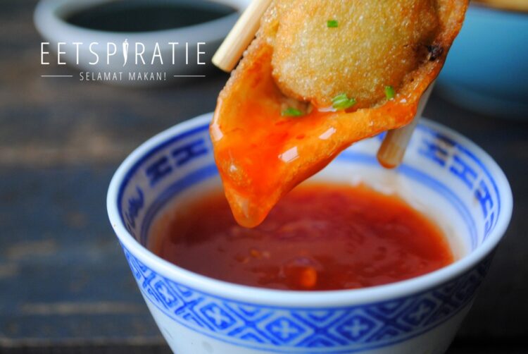 Pangsit goreng met kip en bieslook