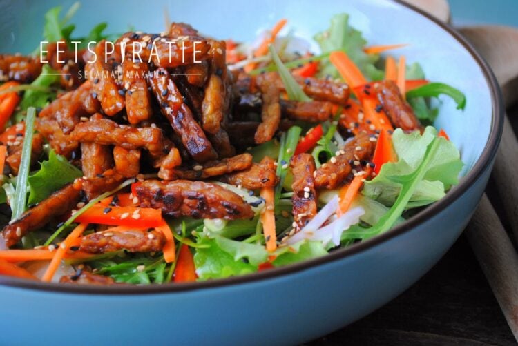 Salade met tempeh