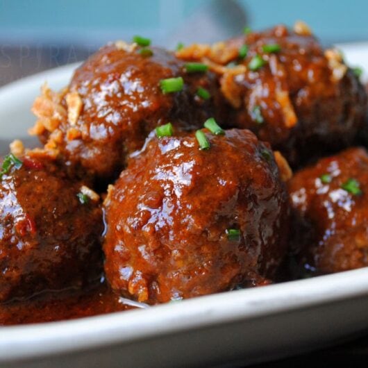Gehaktballetjes in ketjap pindasaus (slowcooker)
