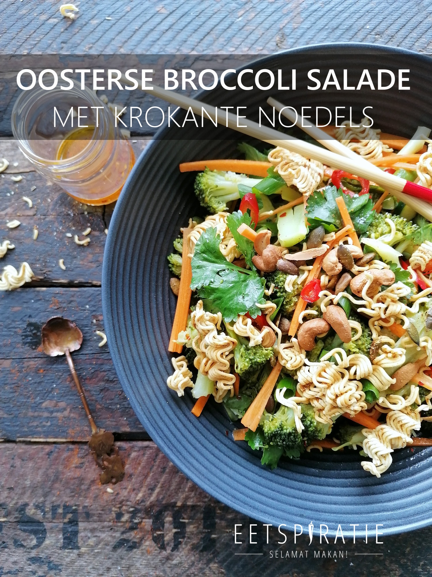 Oosterse broccoli salade met krokante noedels scaled