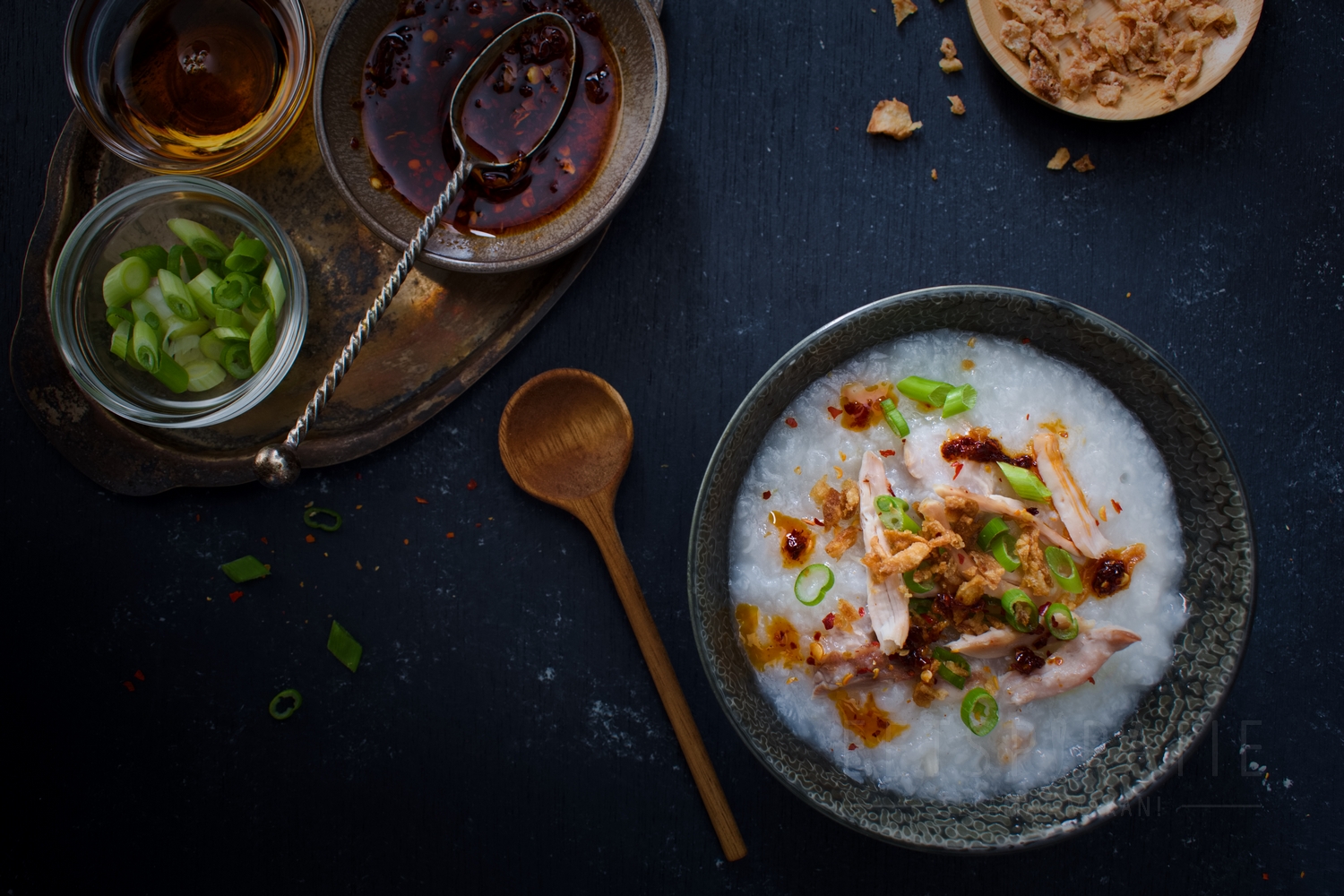 Bubur ayam (rijstepap met kip)