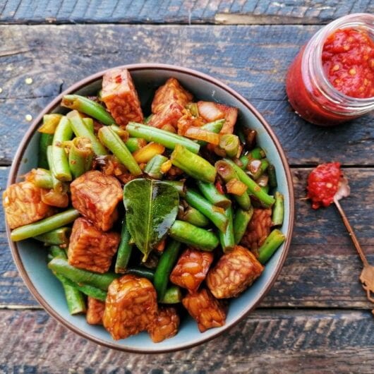 Sambal goreng boontjes met tempeh
