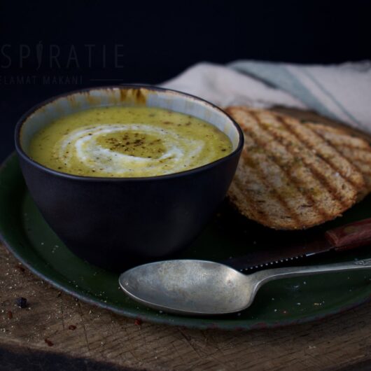 Vegan courgette soep