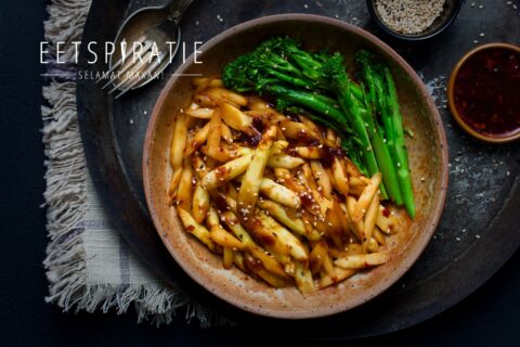Pittige gewokte asperges