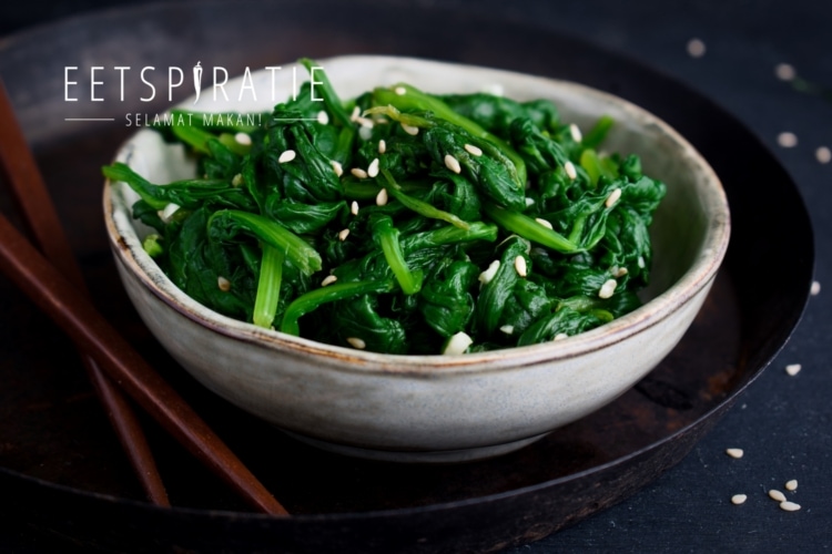Koreaans bijgerecht spinazie met knoflook en sesam