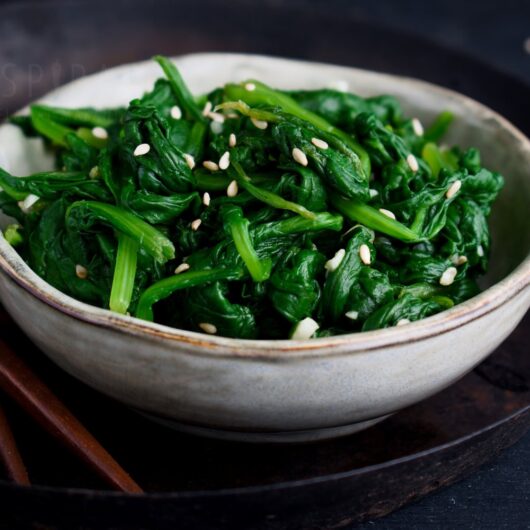 Koreaans bijgerecht spinazie met knoflook en sesam