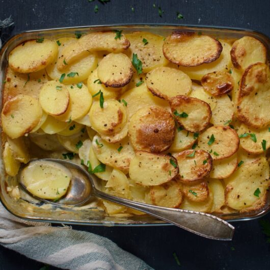 Vegan aardappelgratin met cashewroom