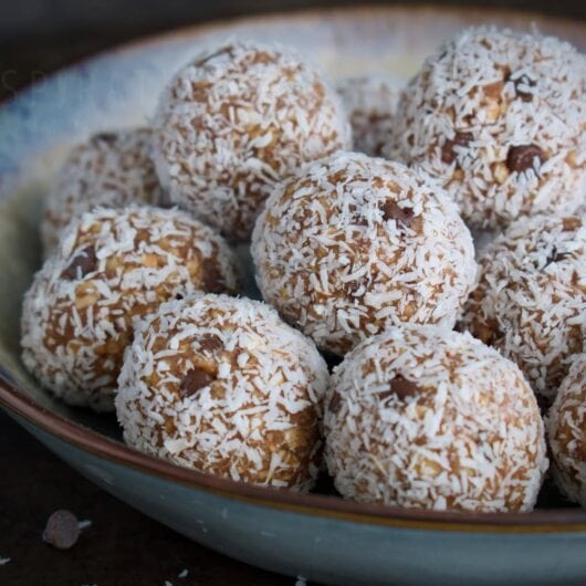 Dadelballetjes met chocolade havermout en kokos
