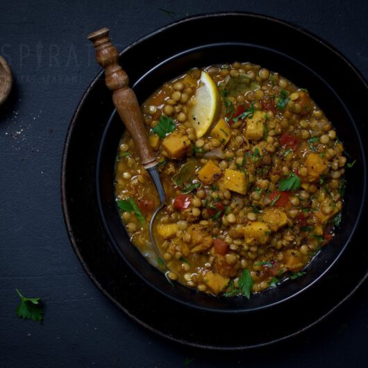 Spaanse linzenstoof met pompoen uit de slowcooker