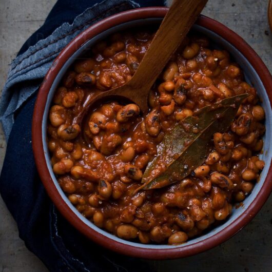 Witte bonen in tomatensaus uit de slowcooker - baked beans