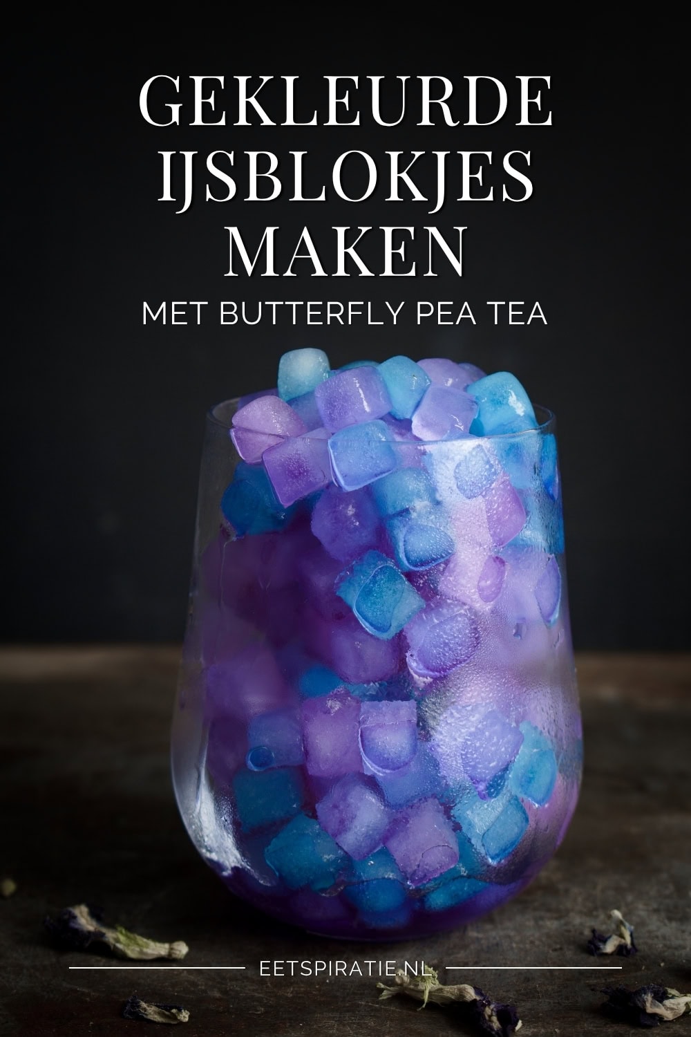 Blauwe en paarse ijsblokjes maken met butterfly pea tea Pinterest