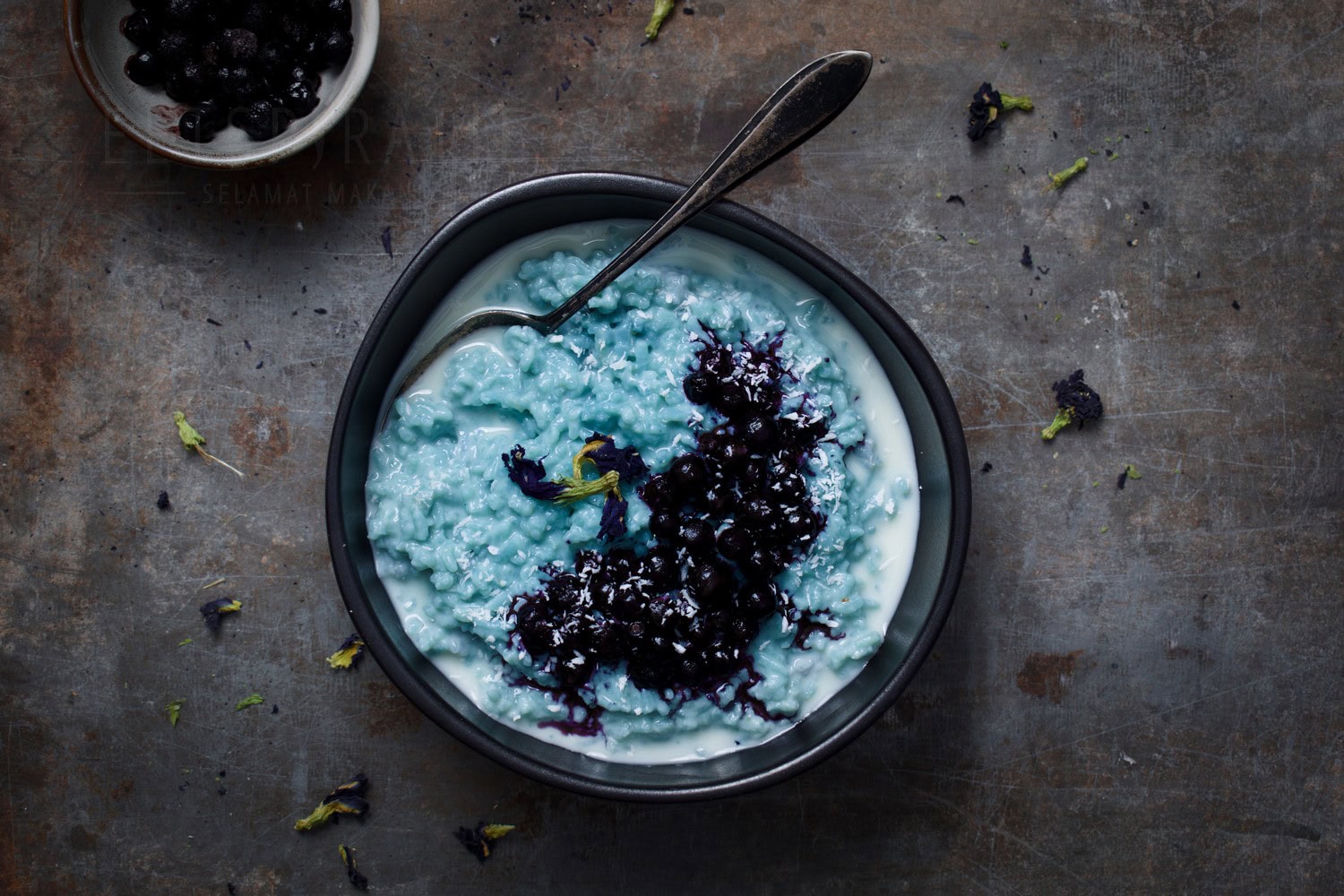 Blauwe rijstepap met butterfly pea tea receptenkaart