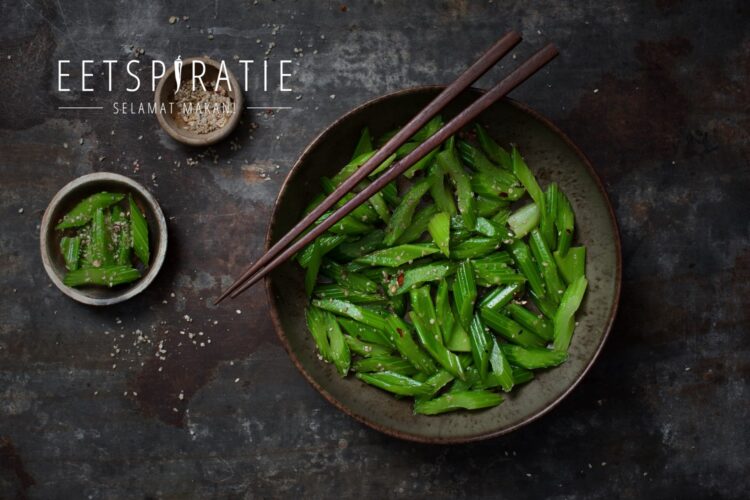 Bleekselderij recept Koreaanse banchan met knoflook en sesam