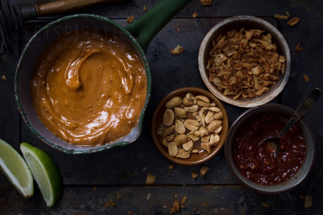 Snel satésausrecept met gebakken uitjes klaar in 10 minuten receptenkaart