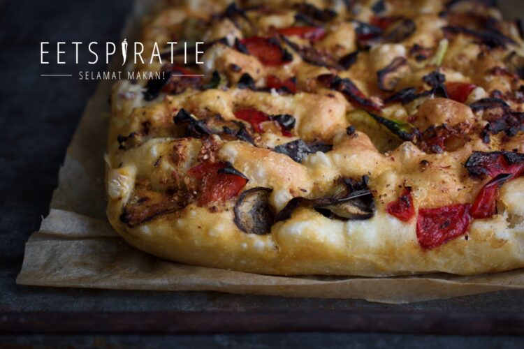 Focaccia met gegrilde groenten en chili olie