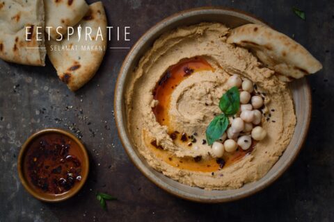 Hummus met crispy chili