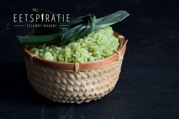 Nasi hijau bayam Indonesische groene rijst met spinazie