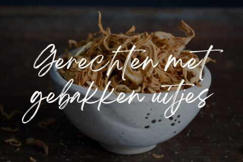 Gerechten met gebakken uitjes