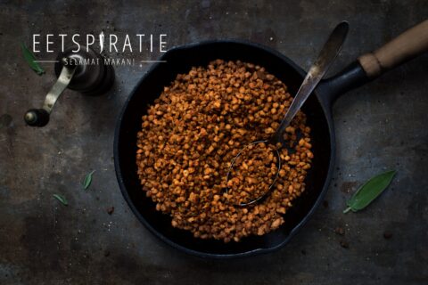 Vegan gehakt maken van sojastukjes lekker en eiwitrijk