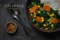 Indonesische spinaziesoep, sayur bayam geserveerd met rijst