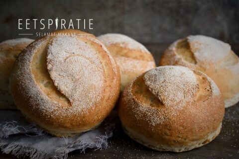 Zelfgebakken Italiaanse bollen met knapperige korst