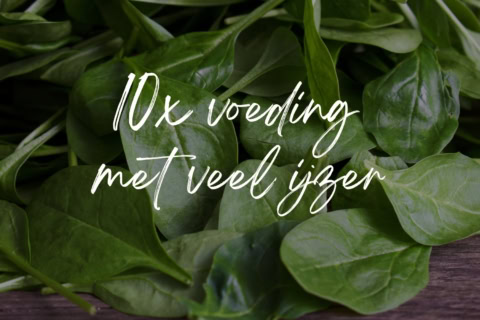 Verse spinazie als voorbeeld van ijzerrijke voeding met plantaardige bronnen
