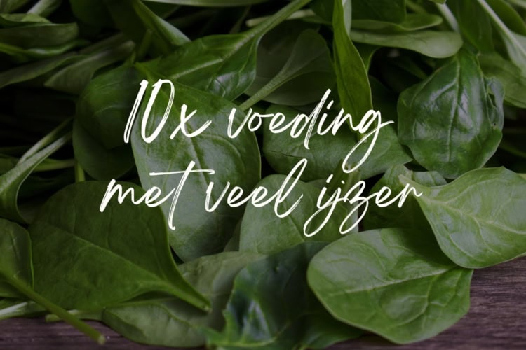 Verse spinazie als voorbeeld van ijzerrijke voeding met plantaardige bronnen