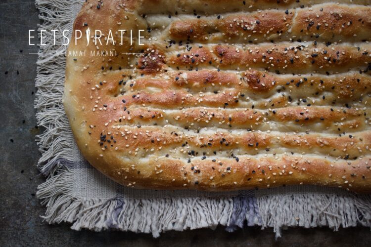 Noon Barbari, Iraans platbrood met sesamzaadjes