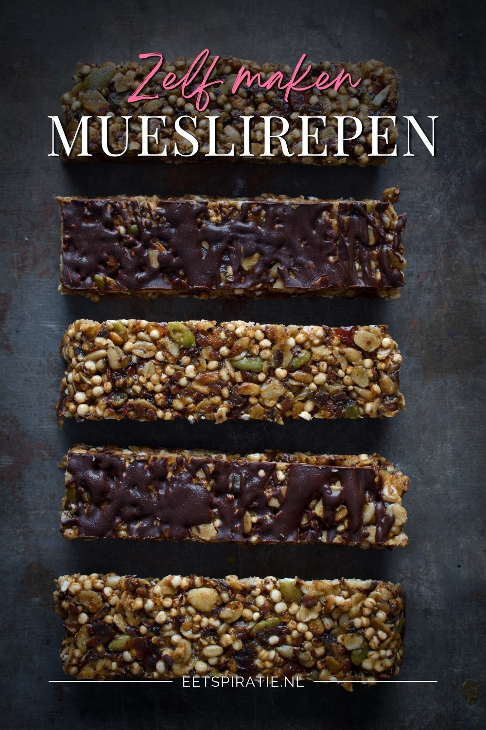 5 mueslirepen, tekst op de foto: zelf maken mueslirepen