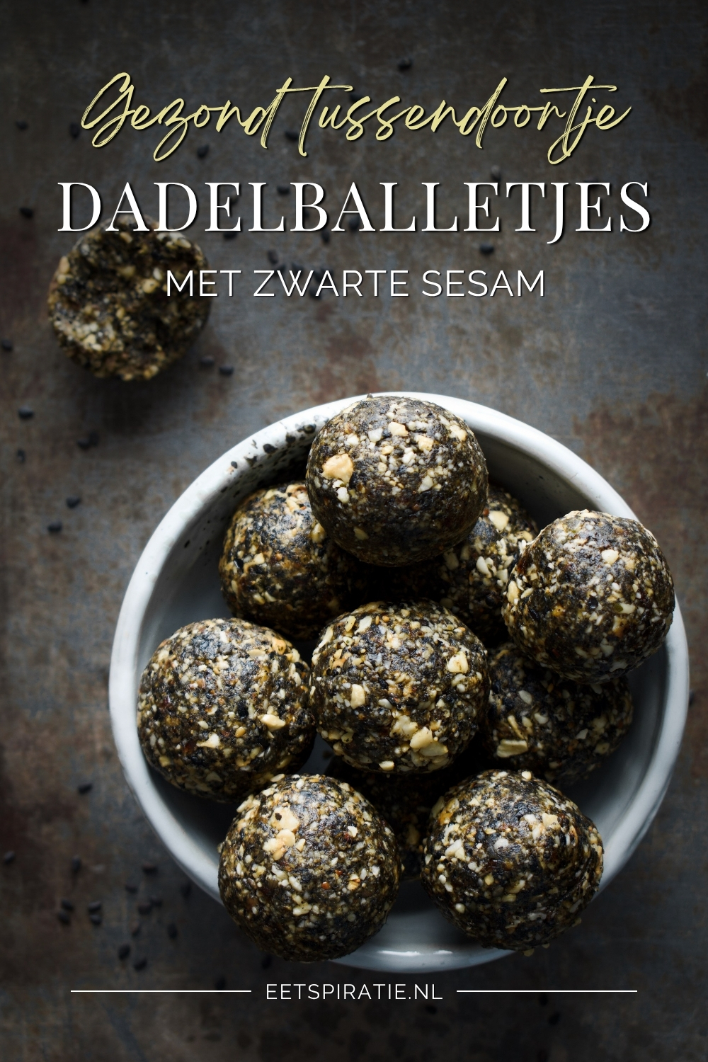 Dadelballetjes met zwarte sesam