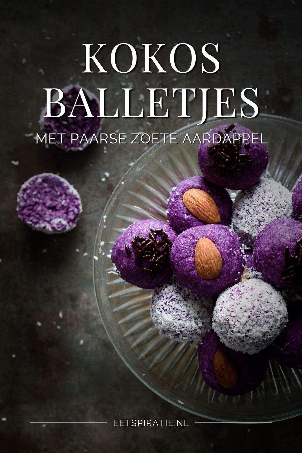 Paarse kokosballetjes van zoete aardappel met kokos en amandel