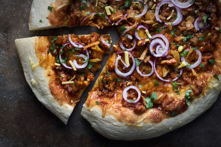 Zelfgemaakte barbecue pizza